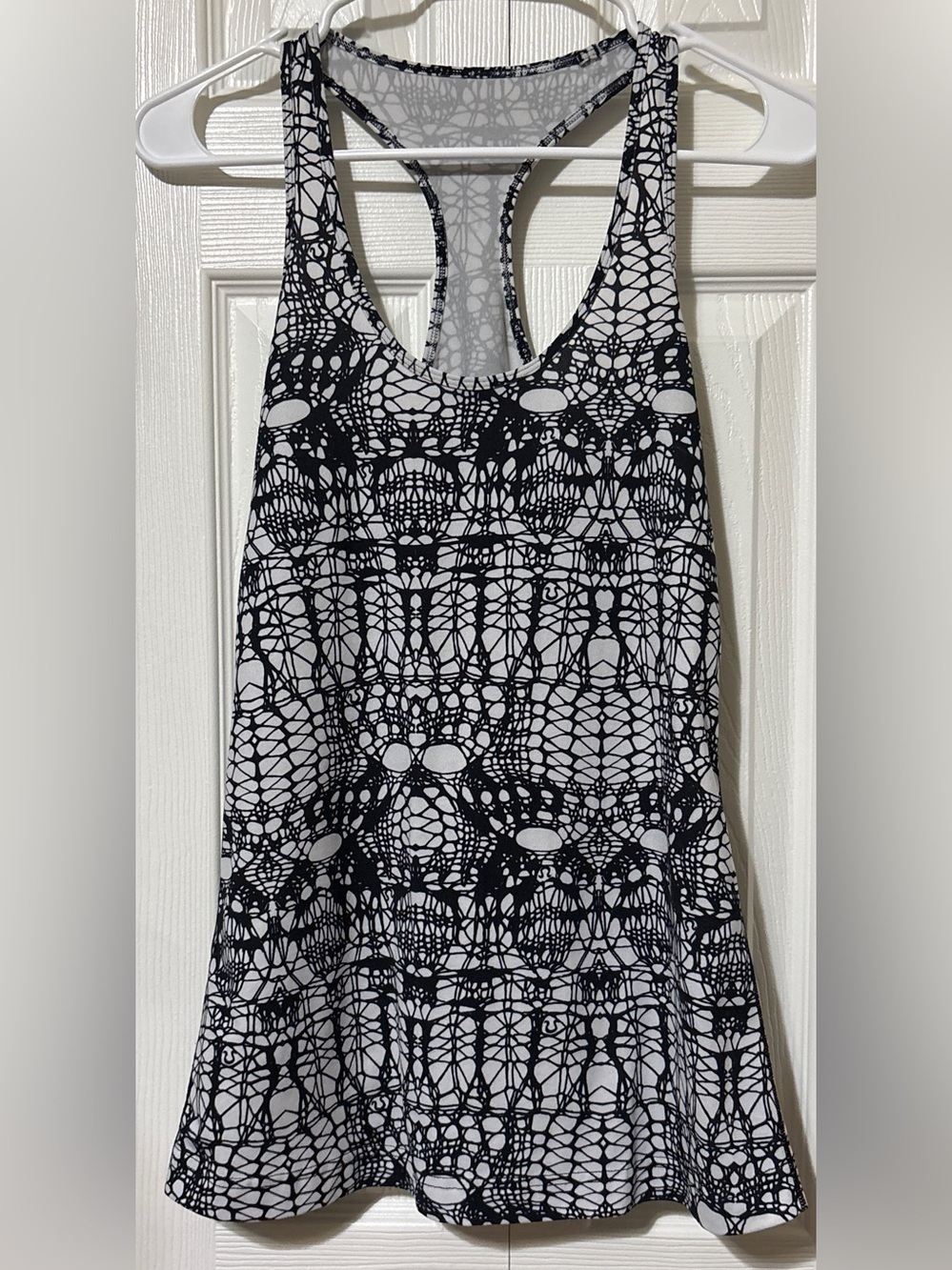 Lululemon Womens Cool Racerback Patterned Tank Glacier Lace Black Workout Yoga 8